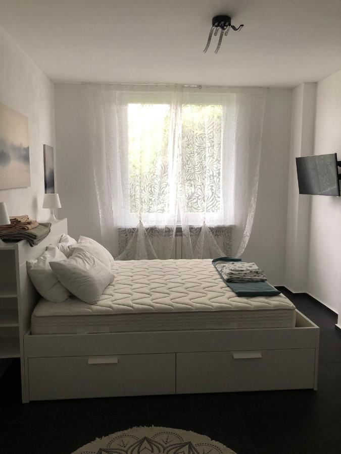 Casa Gaiani Villetta In Riva Al Lago Vista Mozzafiato Varano Borghi Exterior foto